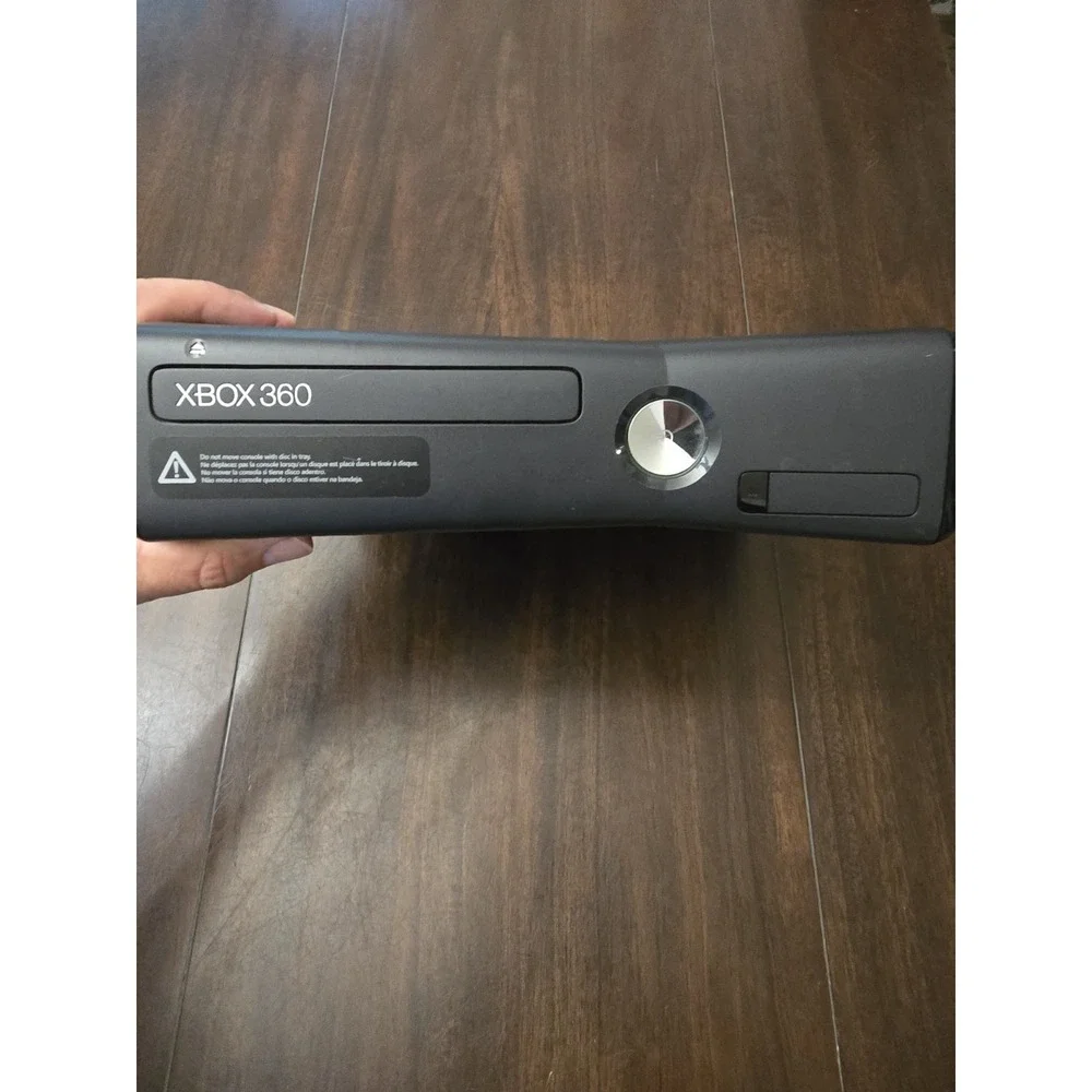 Xbox 360 Slim Black Console 250GB‎ Hard Drive, One Controller, Cables And Game